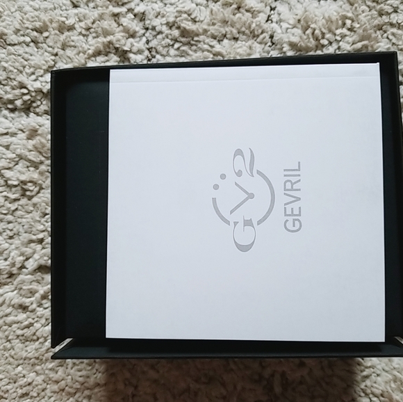 GV2 Milan Diamond Swiss Quartz - Picture 9 of 13